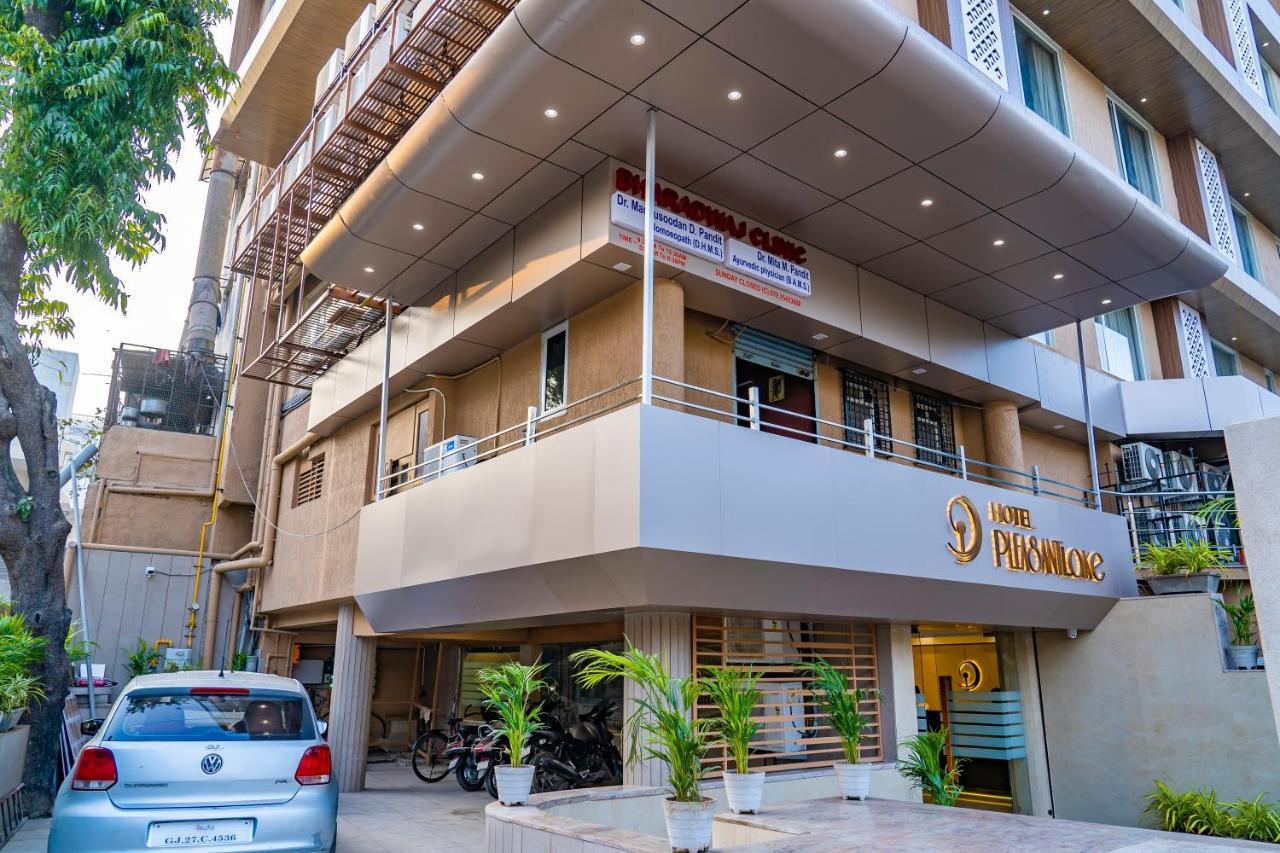 Hotel Pleasant Lake Ahmedabad Exterior foto