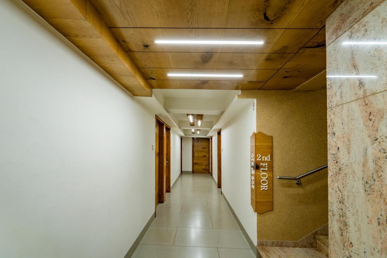 Hotel Pleasant Lake Ahmedabad Exterior foto